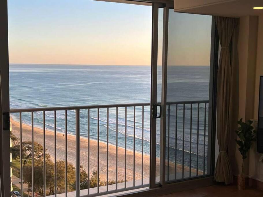 골드코스트 The Esplanade Sea View 아파트 외부 사진